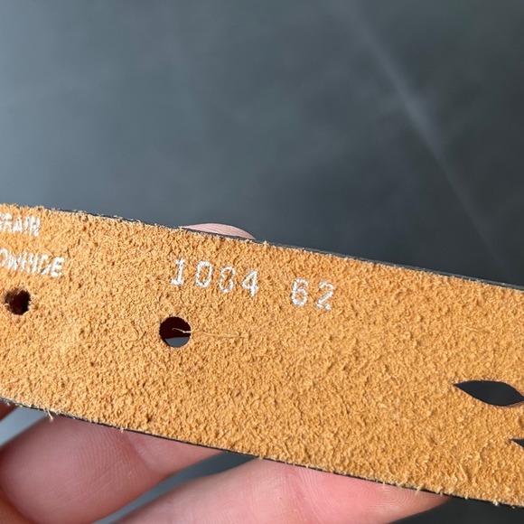 Vintage Mens Brown Leather Belt Western Cutout Design Gold Buckle Size 32 Indie - Picture 7 of 7